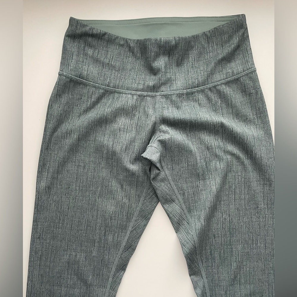 Lululemon leggings- Full length Size 4 - Picture 5 of 9